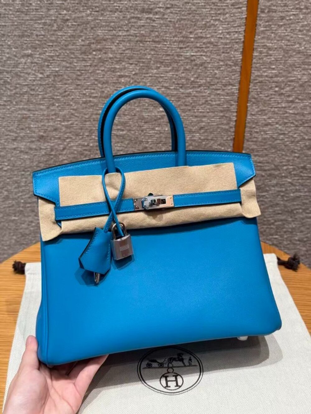 Classic Hermes Bag: A Stylish and Versatile Choice for Elegance